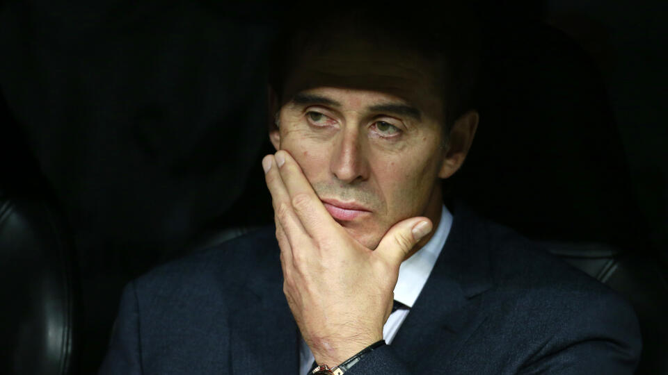 MADRID, SPAIN - OCTOBER 23:  Julen Lopetegui, Manager of Real Madrid looks on prior to the Group G match of the UEFA Champions League between Real Madrid  and Viktoria Plzen at Bernabeu on October 23, 2018 in Madrid, Spain.  (Photo by Gonzalo Arroyo Moreno/Getty Images)