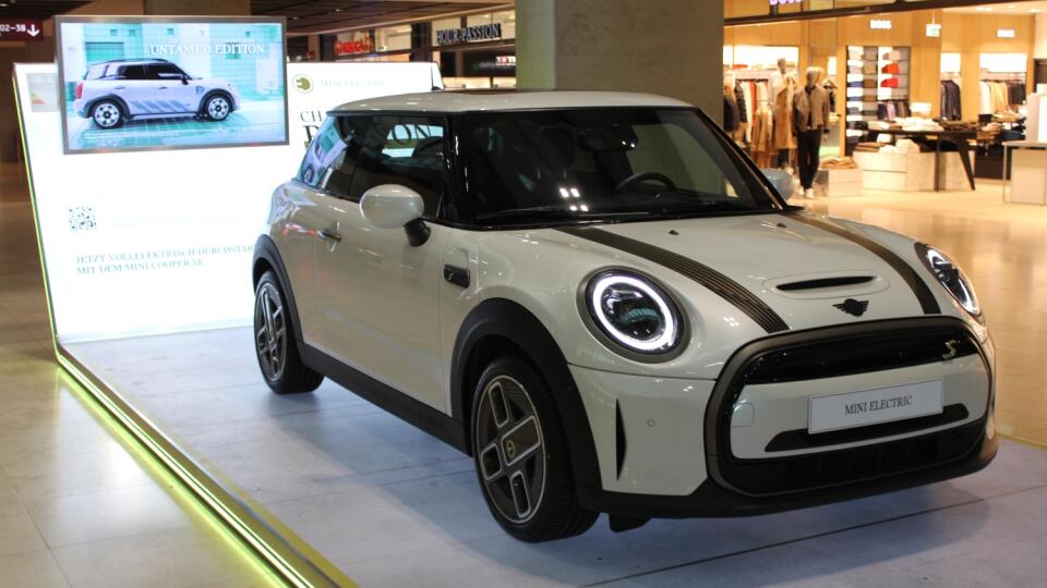 Berlin,,Germany,-,15,June,,2023:,Mini,Cooper,Electric,Car
