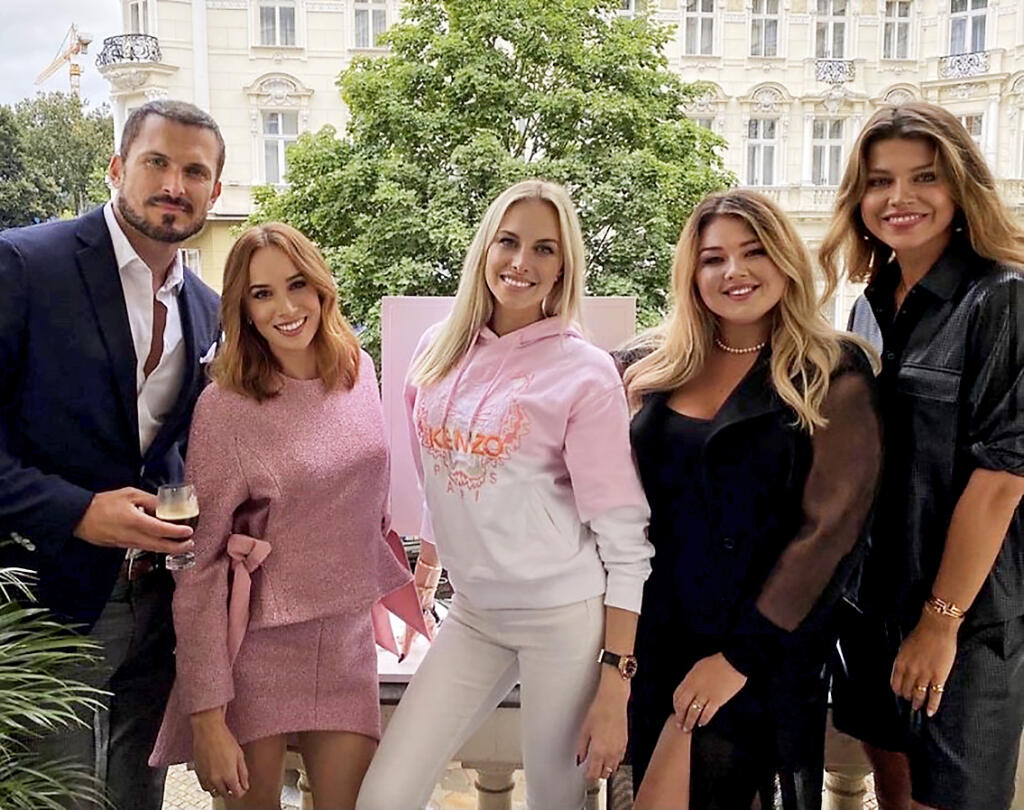 JÁN KOLENÍK, TATIANA PAUHOFOVÁ, DENISA MENDREJOVÁ, EVA „EVELYN“ KRAMEROVÁ, KAROLÍNA CHOMISTEKOVÁ