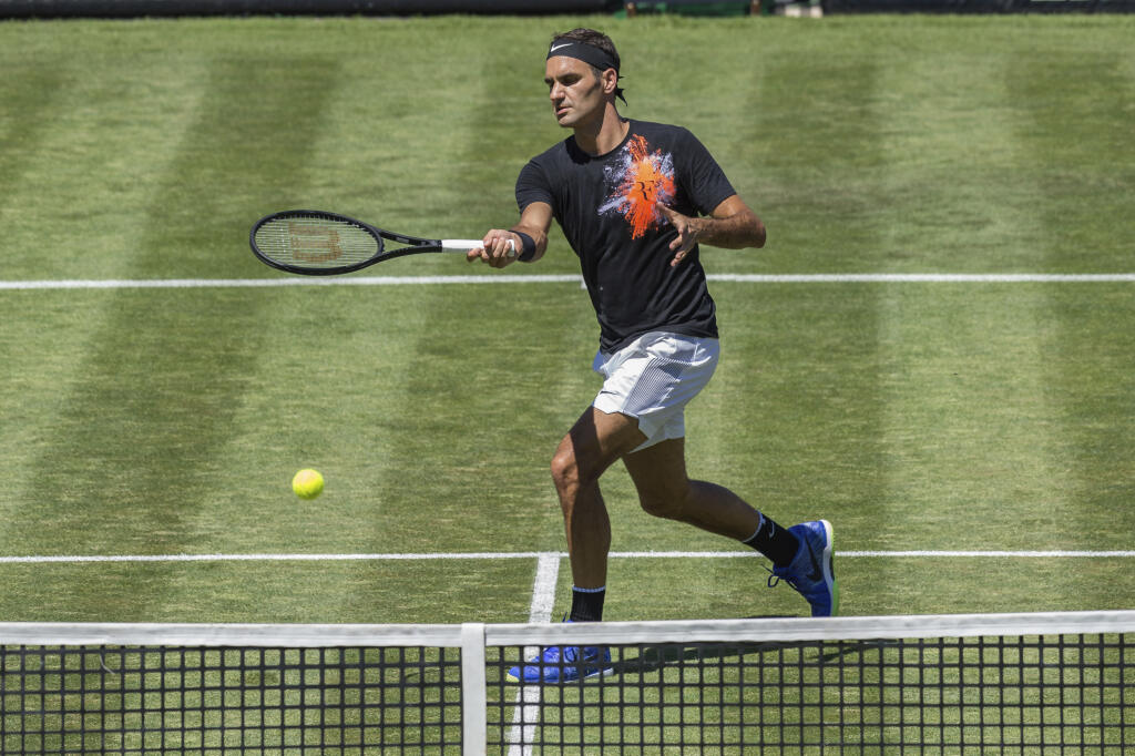 Roger Federer na tréningu pred slávnym Wimbledonom.