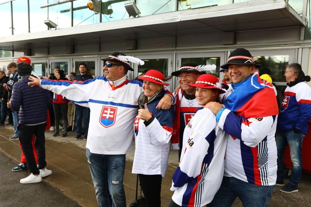 Slovenskí fanúšikovia to roztočili už pred Helsinki Ice Hall.