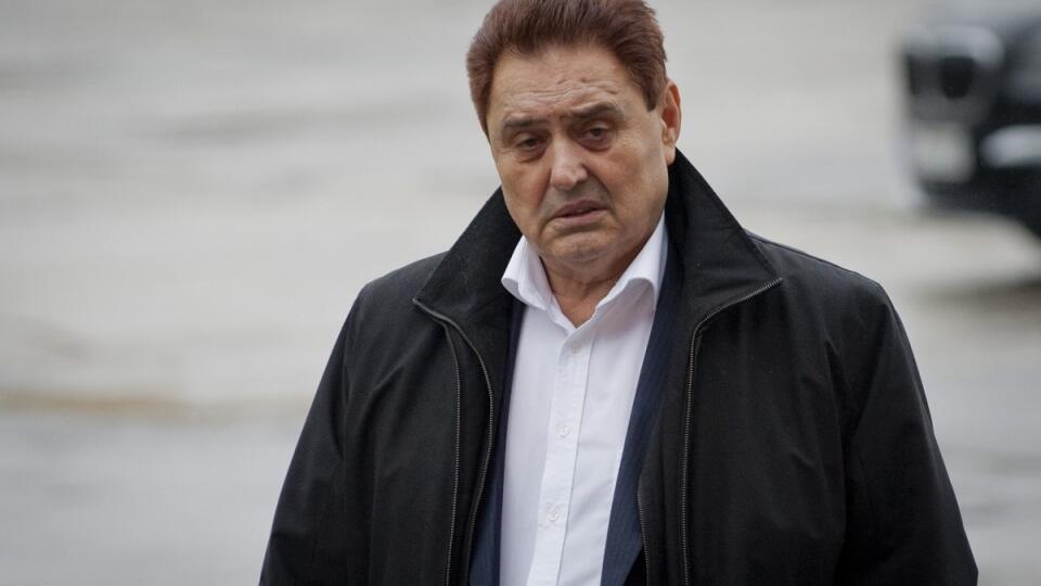 Jozef M. príchod na Špecializovaný trestný súd v Pezinku