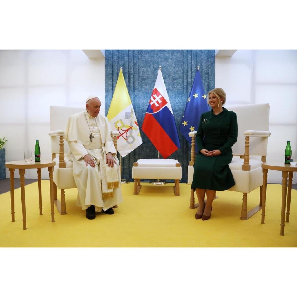 Zuzana Čaputová a pápež František na oficiálnom zábere.