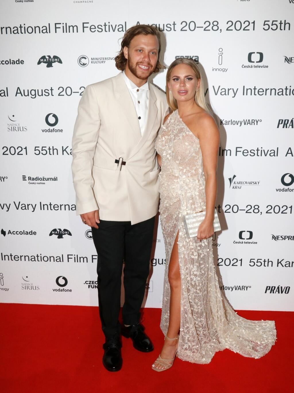 Takto David Pastrňák a jeho švédska priateľka Rebecca zažiarili na filmovom festivale v Karlových Varoch minulý rok.