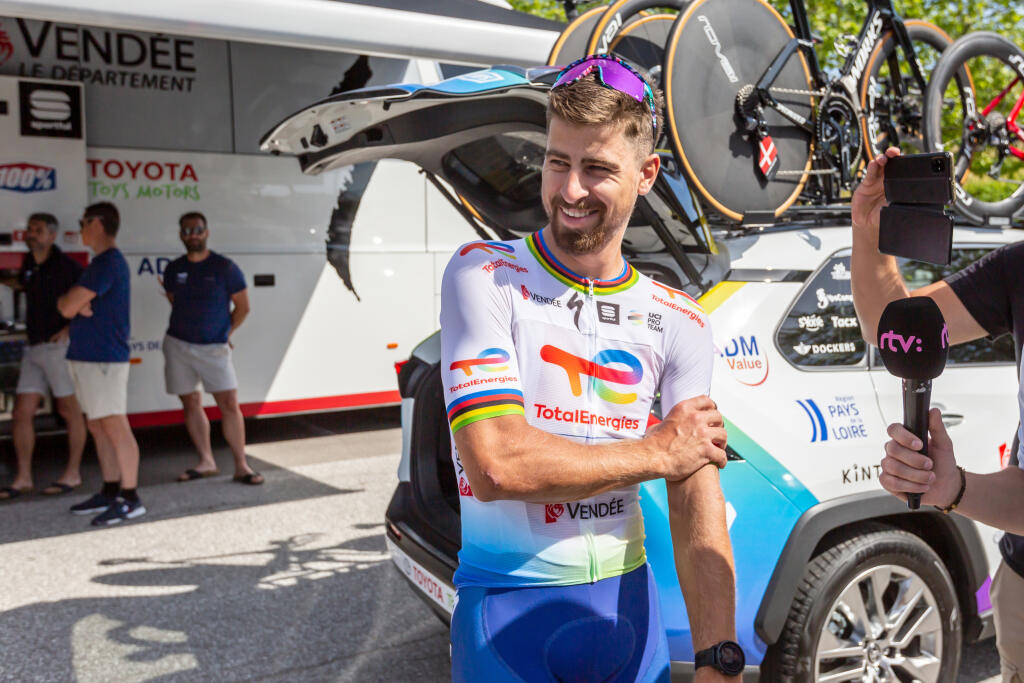 Sagan bol pred dnešnou úvodnou etapu skvele naladený. Úsmev mu však zmizol, pretože počas celého dňa pršalo.