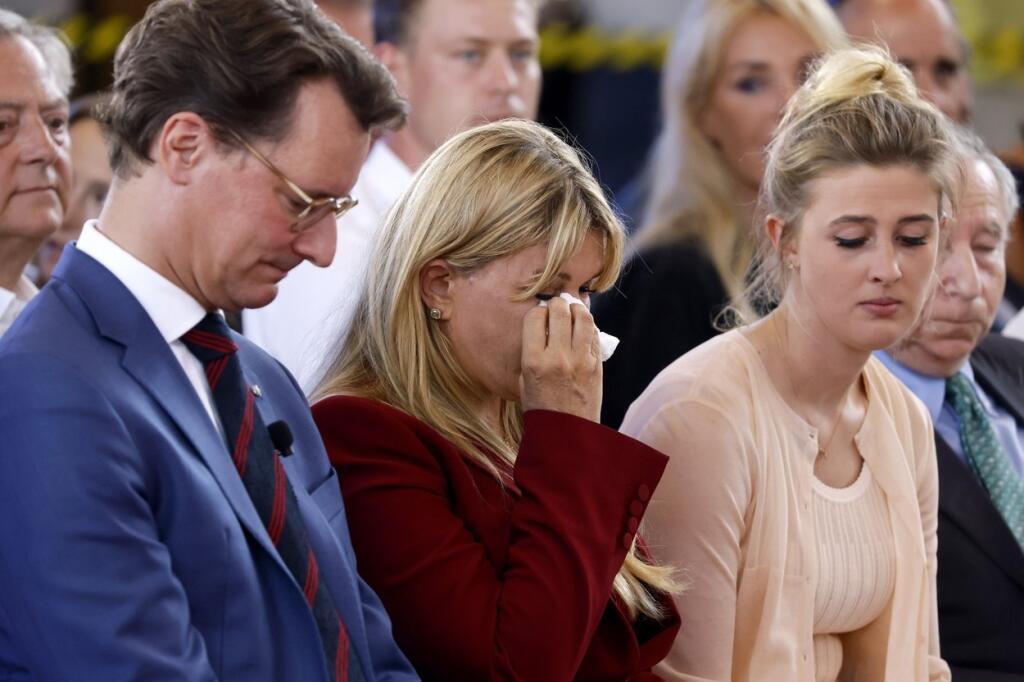 „Michael mi chýba každý deň. Nie som to však len ja, komu chýba. Sú to deti, rodina, jeho otec a každý, kto sa okolo neho pohyboval. V podstate chýba každému, ale môžem vám povedať, že Michael je tu. Síce inak, ale je tu s nami a to nám dáva silu,“ povedala dojatá Corinna.