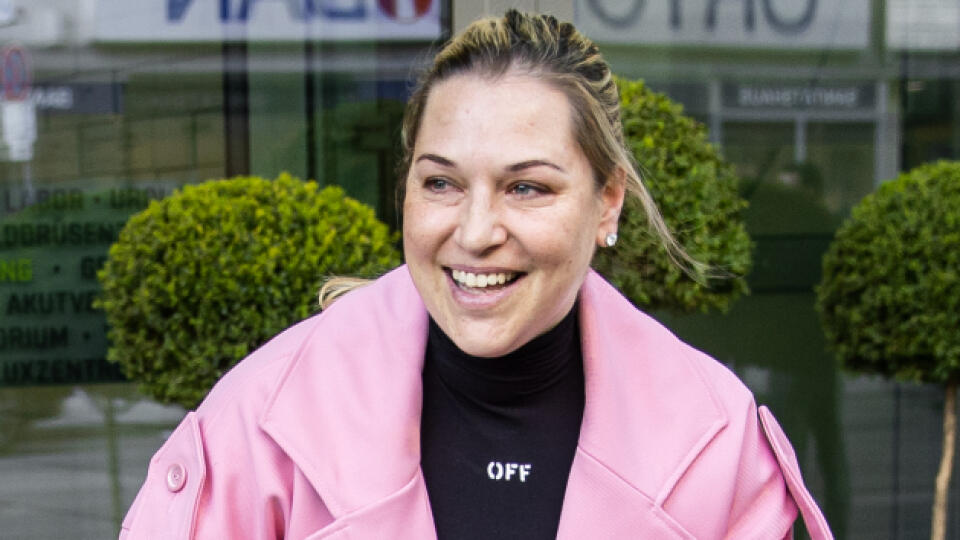 Dominika rozdávala pred nemocnicou široké úsmevy a žiarila šťastím.