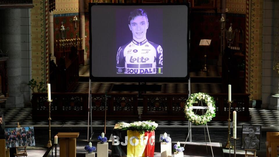 V Belgicku sa konal pohreb cyklistu Bjorga Lamprechta († 22).