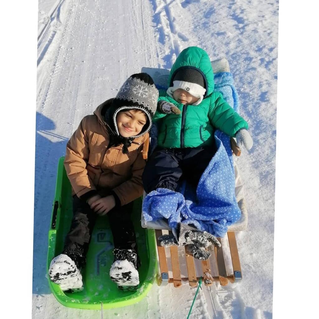 Synovia Viki Rákovej sa zo snehu veľmi tešili.