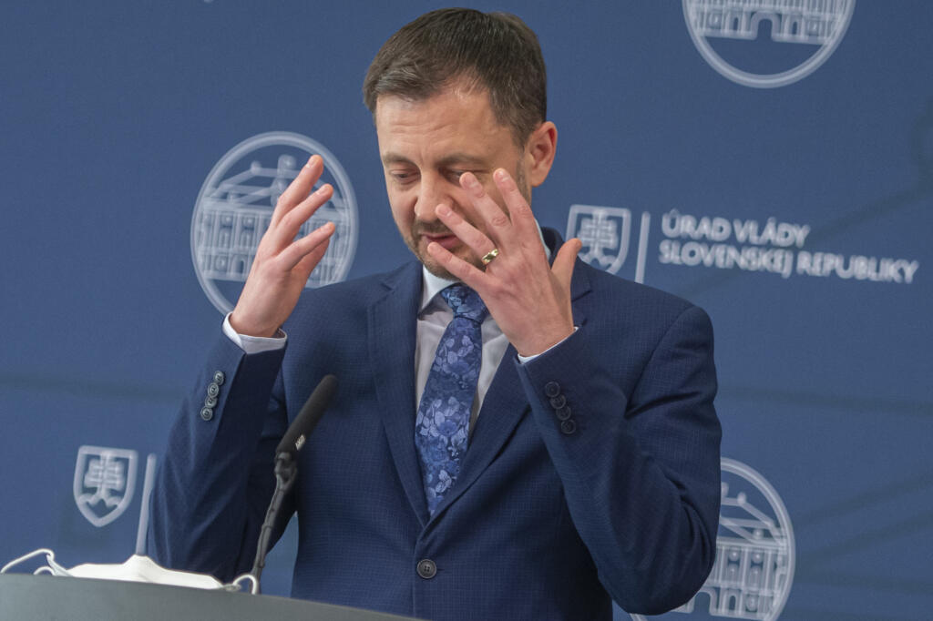 Na snímke predseda vlády SR Eduard Heger (OĽaNO) 7. apríla 2022 v Bratislave. FOTO TASR - Martin Baumann