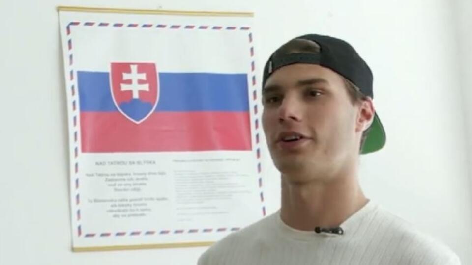 „Toto je moja škola, kde som strávil posledné roky a maturoval som v prvej sezóne NHL,“ ukazoval Juraj školu.