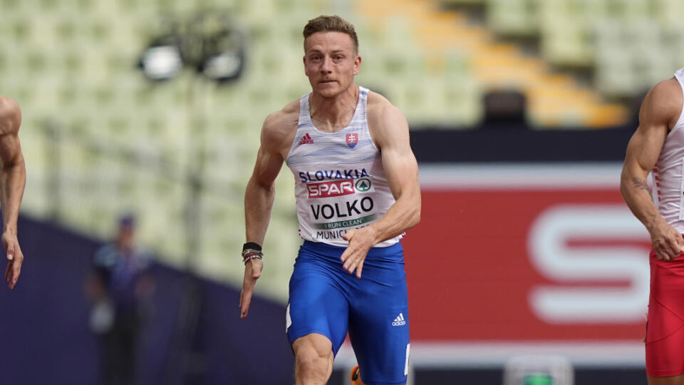 PK 7 Mníchov - Na snímke šprintéri zľava Estónec Karl Erik Nazarov, Slovák Ján Volko s Poliak Przemyslaw Slowikowski počas prvého rozbehu šprintu mužov na 100 m trati na atletických ME v Mníchove 15. augusta 2022. Volko postúpil do semifinále stovky na atletických ME v Mníchove. V úvodnom rozbehu zvíťazil v tohtosezónnom maxime 10,22 s. Volko potvrdil, že zo šestice štartujúcich mal na konte najlepší tohtoročný čas. FOTO TASR/AP
Karl Erik Nazarov, of Estonia, Jan Volko, of Slovakia, and Przemys