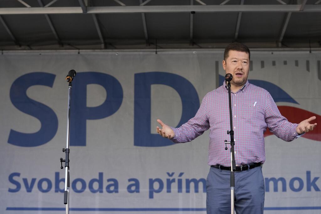 WA 17 Praha - Líder hnutia Sloboda a priama demokracia (SPD) Tomio Okamura počas predvolebného mítingu v Prahe v nedeľu 3. októbra 2021. V piatok 8. októbra a v sobotu 9. októbra sa uskutočnia v Česku voľby do Poslaneckej snemovne Parlamentu ČR. FOTO TASR/AP

Leader far right The Freedom and Direct Democracy (SPD) party Tomio Okamura adresses supporters at an election rally in Prague, Czech Republic, Sunday, Oct. 3, 2021. Hit by yet another scandal that links him to the hundreds rich worldwide i