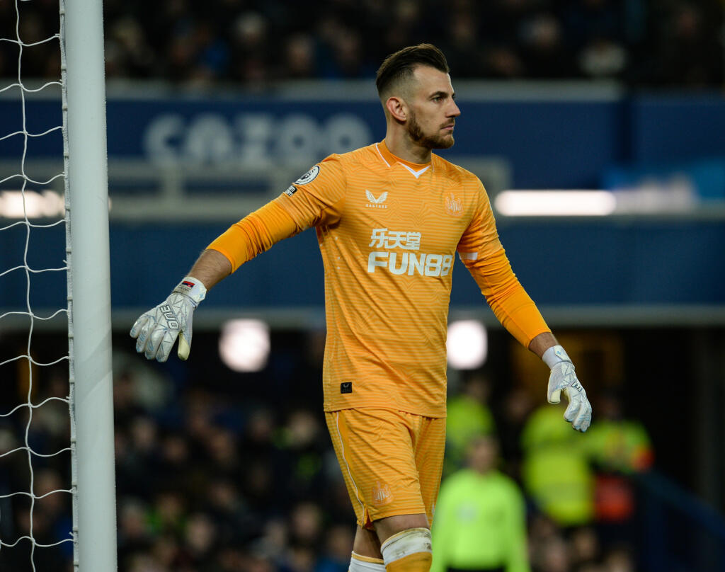 Z druhej strany ihriska sledoval hororový incident slovenský reprezentačný brankár v službách Newcastlu United Martin Dúbravka.