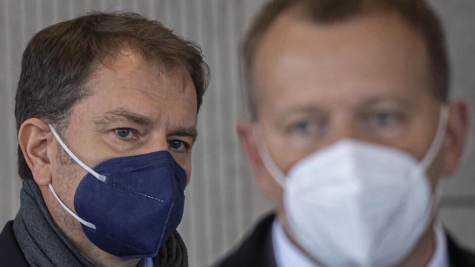 Na snímkesprava predseda NR SR Boris Kollár (Sme rodina) a podpredseda vlády SR a minister financií SR Igor Matovič (OĽANO) počas tlačovej konferencie 26. novembra 2021 v Bratislave. FOTO TASR - Martin Baumann