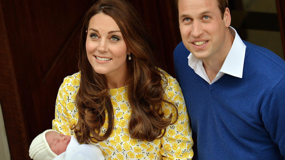 LONDON, ENGLAND - MAY 02: Catherine, Duchess of Cambridge and Prince William, Duke of Cambridge depart the Lindo Wing with their newborn daughter at St Mary's Hospital on May 2, 2015 in London, England. The Duchess was safely delivered of a daughter at 8:34am this morning, weighing 8lbs 3 oz who will be fourth in line to the throne. (Photo by John Stillwell - WPA Pool/Getty Images)