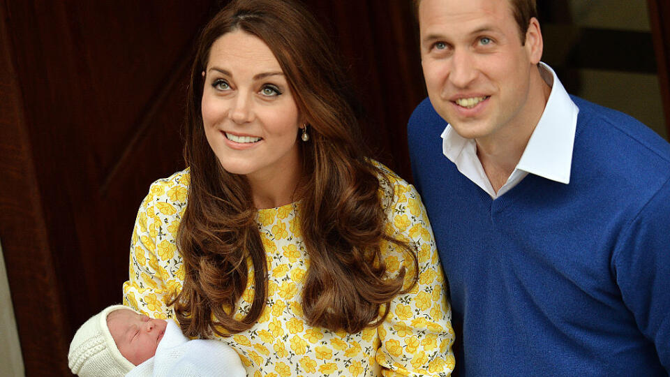 LONDON, ENGLAND - MAY 02:  Catherine, Duchess of Cambridge and Prince William, Duke of Cambridge depart the Lindo Wing with their newborn daughter at St Mary's Hospital on May 2, 2015 in London, England. The Duchess was safely delivered of a daughter at 8:34am this morning, weighing 8lbs 3 oz who will be fourth in line to the throne.  (Photo by John Stillwell - WPA Pool/Getty Images)