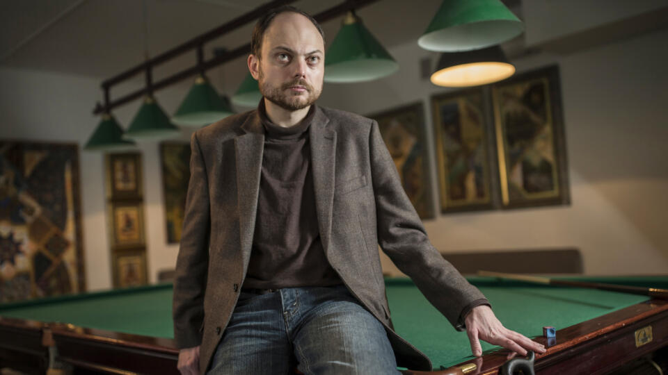 Ruský opozičný politik a novinár Vladimir Kara-Murza pocítil 26. mája 2015 prudké zdravotné problémy, ktoré viedli k celkovému kolapsu. Tohto blízkeho spolupracovníka zabitého opozičného politika Borisa Nemcova hospitalizovali v kritickom stave v jednej z moskovských nemocníc. Lekári zistili, že išlo o otravu, ale pôvodcu nemohli spoľahlivo identifikovať. 2. februára 2017 bol opäť hospitalizovaný v Moskve s rovnakými príznakmi ako prvý raz.