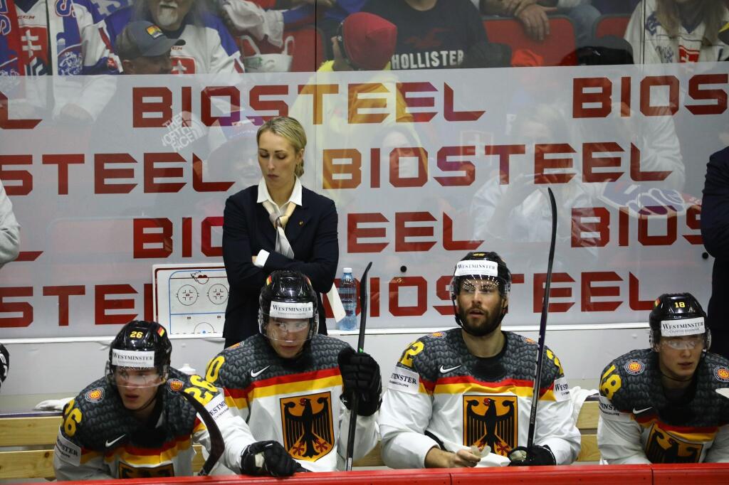 Jessica Campbellová viedla s trénermi na striedačke rozhovory a nebola len do počtu.