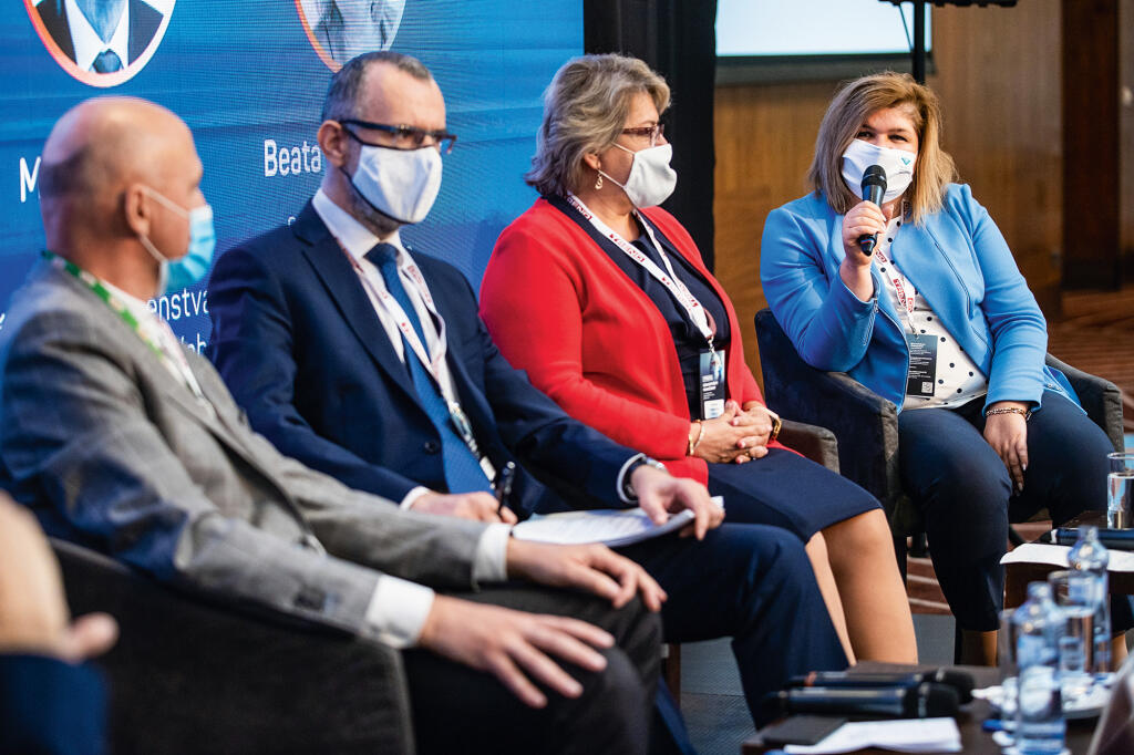 V liekovej politike sa hovorilo o súčasnej legislatíve, efektívnej farmakoterapii, využívaní generických liekov a úlohe lekárnikov.