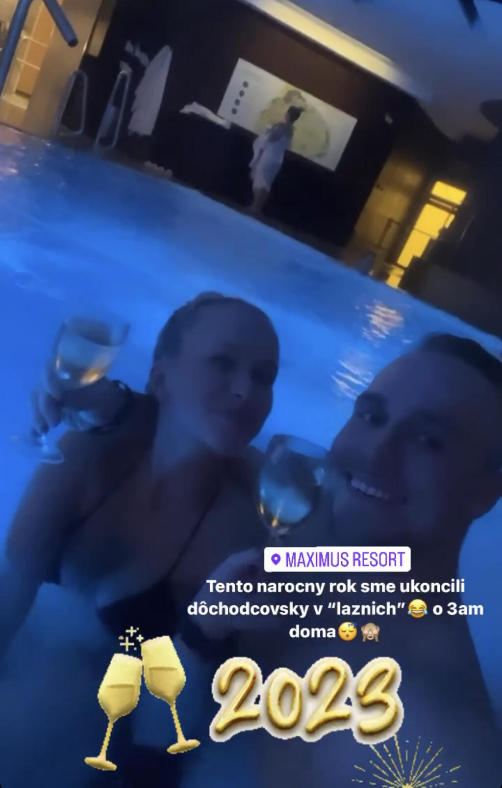 Sexica Nela Slováková si s našim hokejistom Lukášom Kozákom si to na Nový rok užili vo wellnesse.