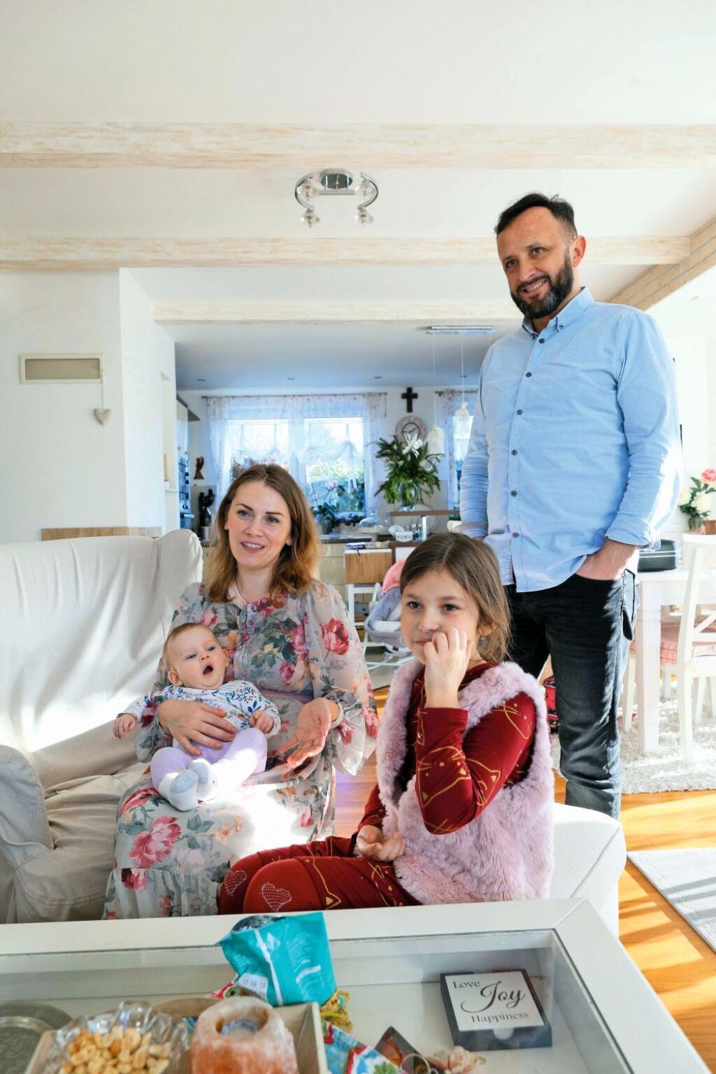 PRE RODINU
Ondrej Kandráč
nepotrebuje
doma obraz
Mony Lisy.
Stačí mu
spokojná
rodina.