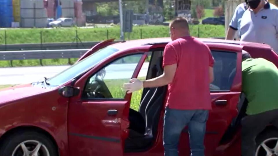 V aute v Banskej Bystrici našli mŕtveho muža