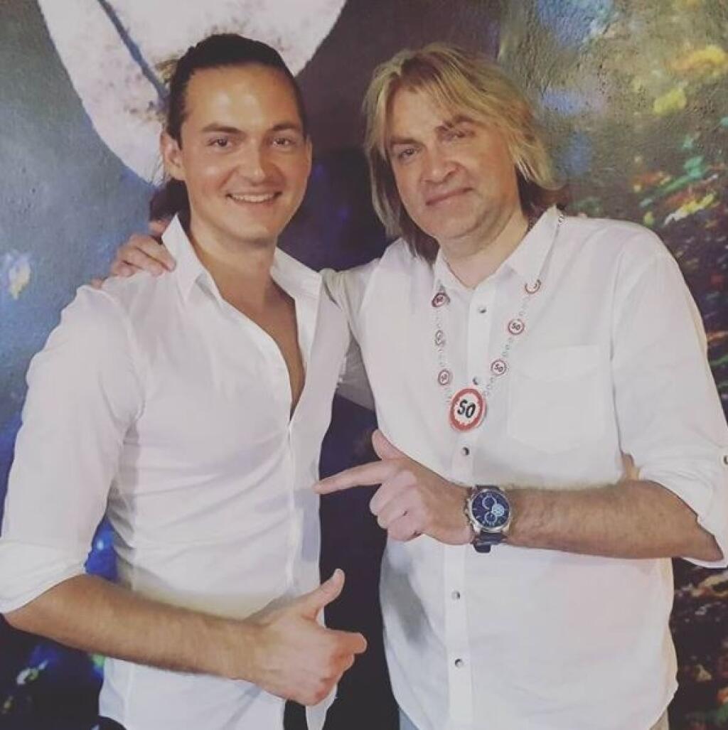 Braňo Mojsej hráva po tatranských podnikoch spolu so svojím synom Braňom ml.
