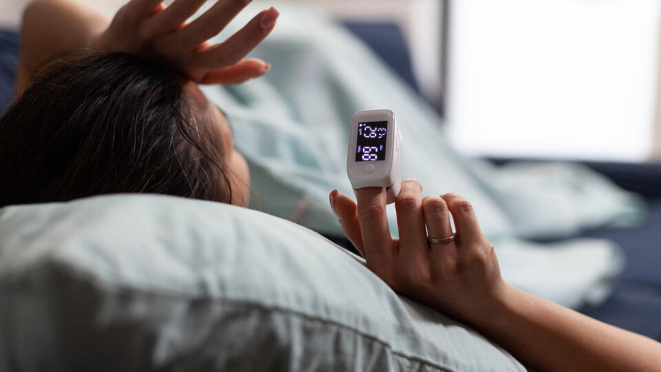 Woman,At,Home,Using,Medical,Oximeter,Equipment,To,Measure,Oxygen