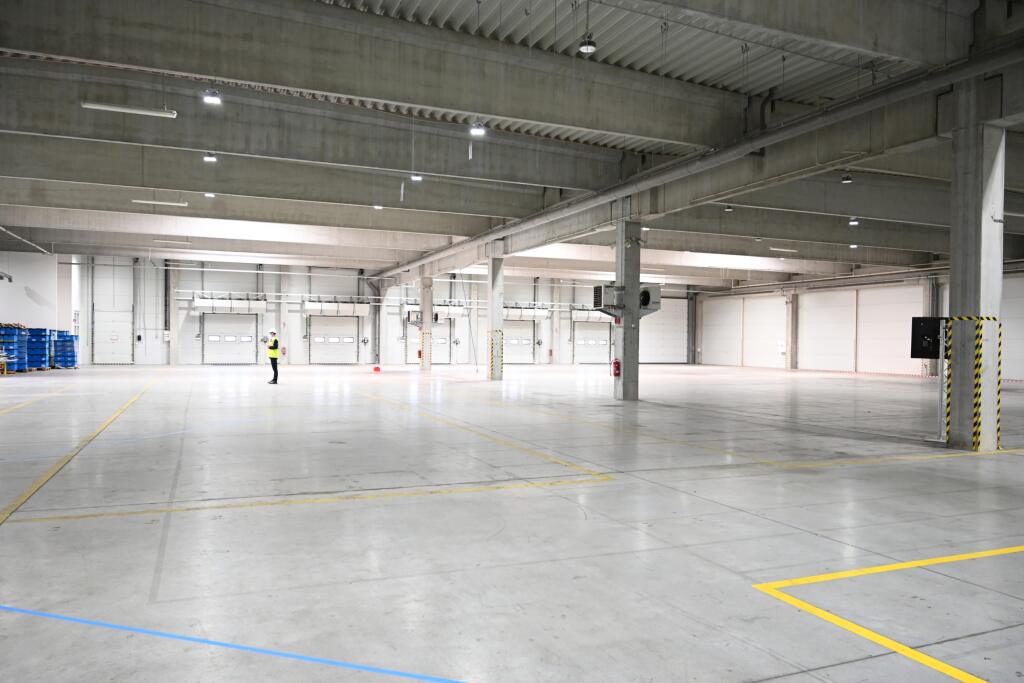 Na snímke hala, ktorá sa bude prestavovať na výskumno-vývojové centrum a pilotnú linku na výrobu batérií spoločnosti InoBat Auto vo Voderadoch v stredu 2. júna 2021. FOTO TASR - Lukáš Grinaj