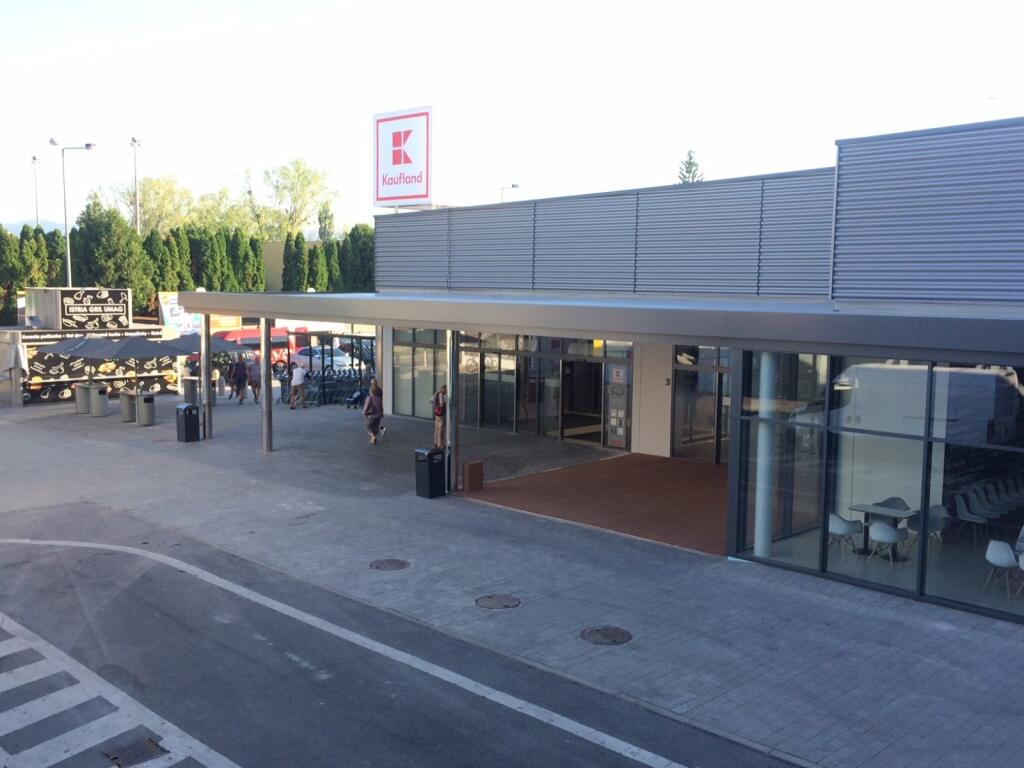 Pobočka Kauflandu na Trnavskej ceste v Bratislave po modernizácii v auguste 2017