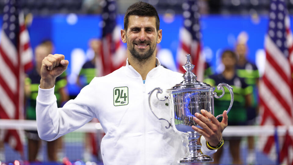 Djokovič vyhral US Open: Vyrovnal rekord Courtovej a urobil veľké gesto