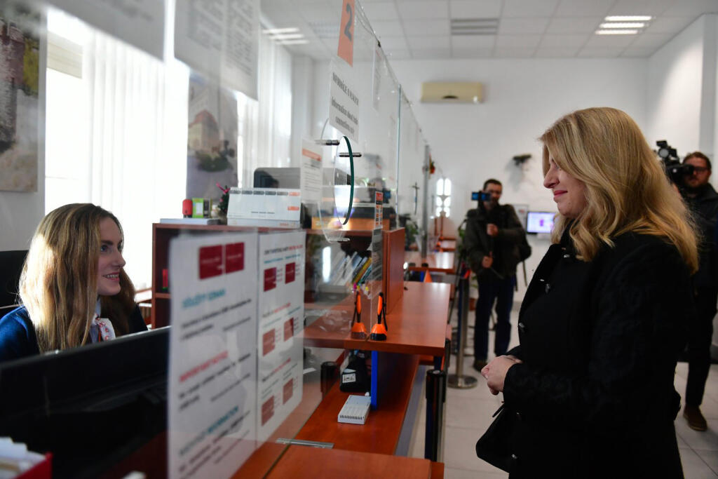 Prezidentka Zuzana Čaputová navštívila  slúžiacich železničiarov na Štedrý deň