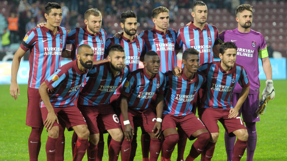 Líder tureckej futbalovej ligy Trabzonspor dostal ročný zákaz účasti v európskych pohároch. Dôvodom je porušenie finančných pravidiel.