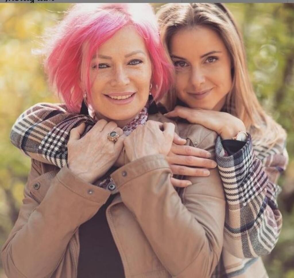 Nela Pocisková s mamou.