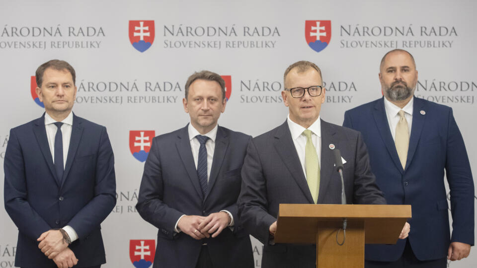 Na snímke zľava podpredseda vlády a minister financií SR Igor Matovič, minister pôdohospodárstva a rozvoja vidieka SR Samuel Vlčan, predseda Národnej rady Slovenskej republiky Boris Kollár a poslanec NR SR Patrick Linhart počas tlačovej konferencie na tému "Zlepšenie kvality potravín v školách, v nemocniciach, v domovoch sociálnych služieb a v obchodoch" 22. júna 2022 v Bratislave. FOTO TASR - Martin Baumann