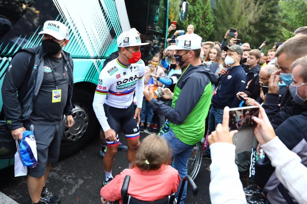 Peter Sagan urobil radosť fanúšikom podpismi a fotografiami