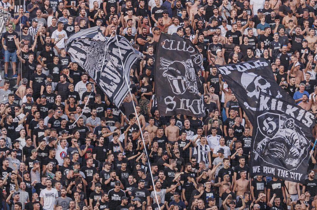 Na snímke fanúšikovia PAOK FC počas odvetného zápasu playoff Európskej ligy medzi ŠK Slovan Bratislava a Paok FC.