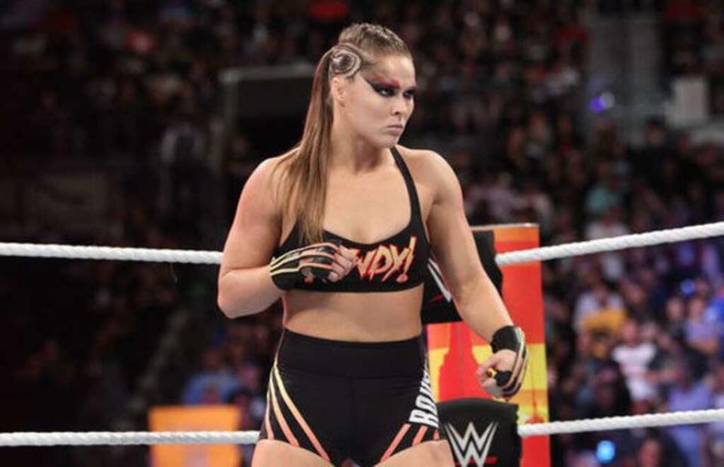 Dnes je klietka minulosť. Ronda hviezdi vo svete wrestlingu.
