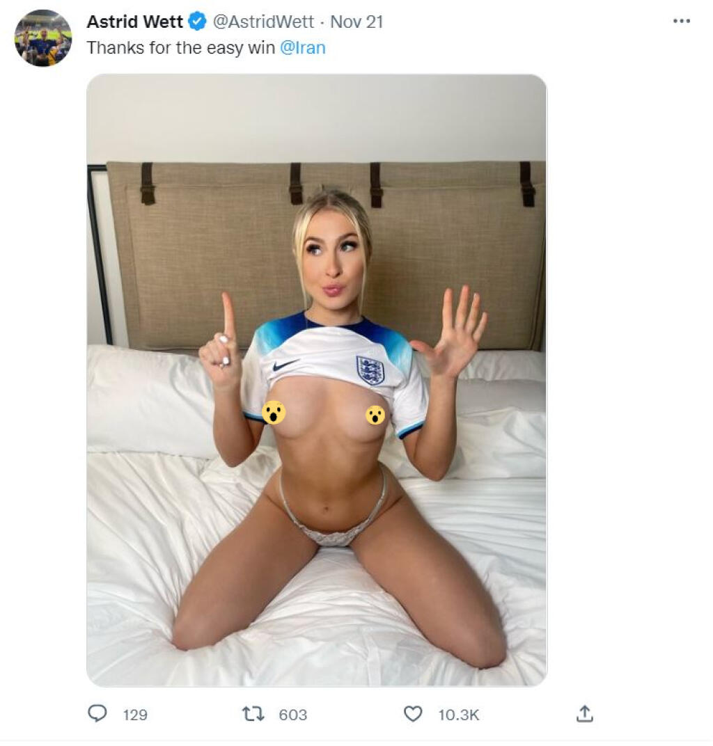 Astrid prežíva MS vo futbale naplno a Angličanov motivuje aj holými prsami.