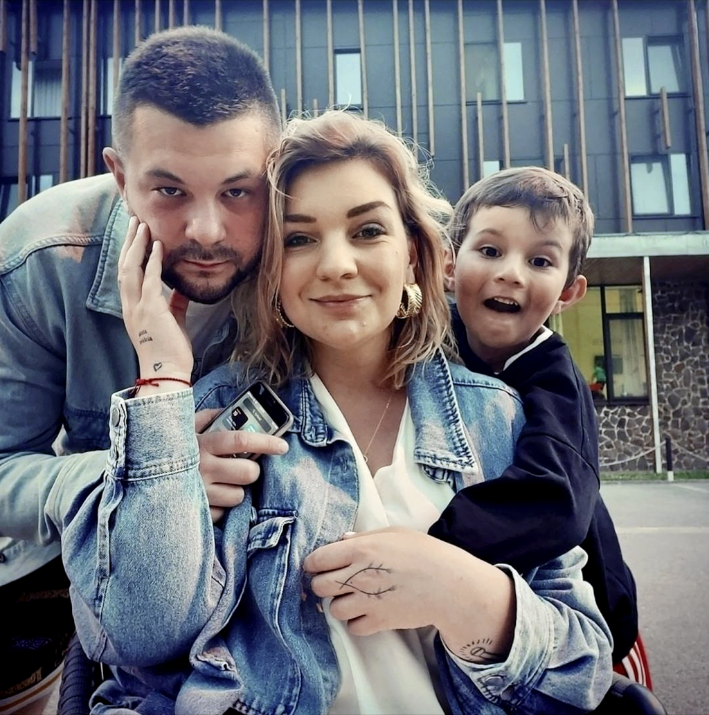 V súkromí je šťastná po boku priateľa TEODORA a syna DAMIÁNA.