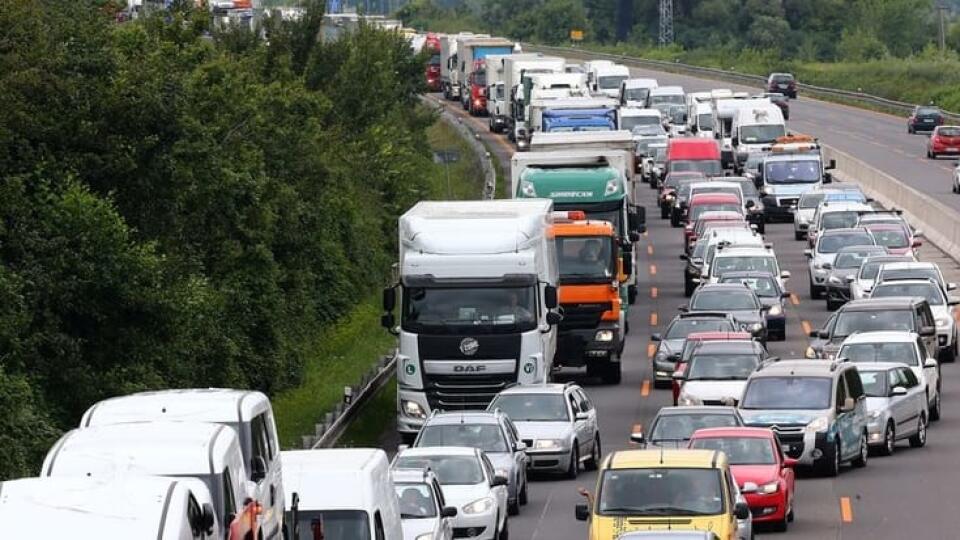 Obyvatelia dedín sa kvôli v projekte vo výstavbe križovatky Triblavina na D1 boja kolapsu dopravy.