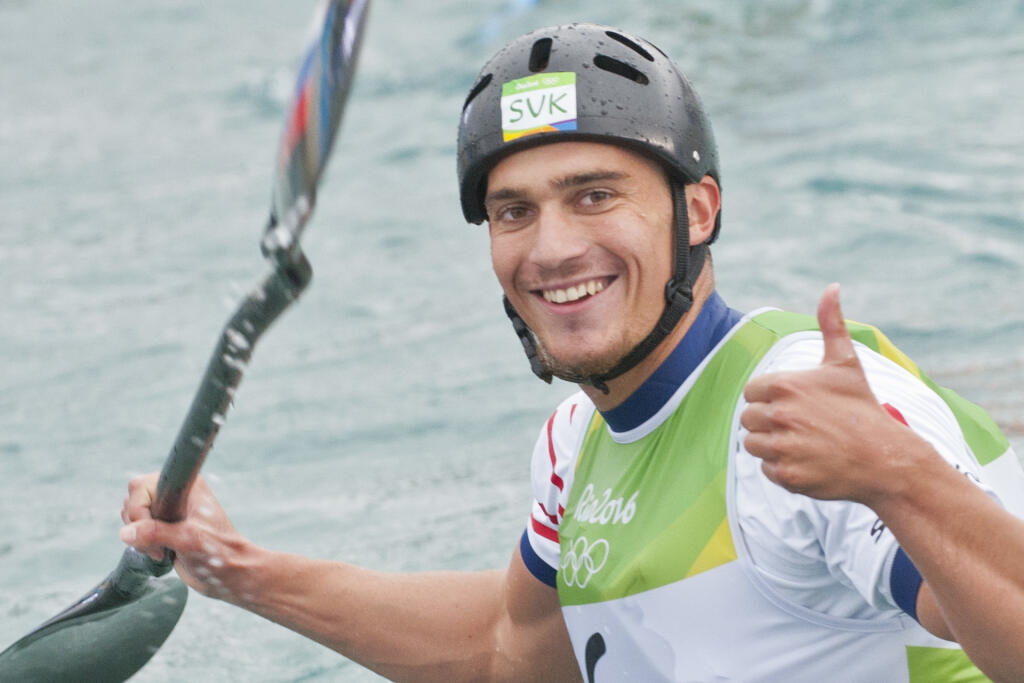 Na snímke slovenský vodný slalomár Jakub Grigar v cieli semifinálovej jazdy K1 mužov počas XXXI. letných olympijských hier v brazílskom Riu de Janeiro 10. augusta 2016.