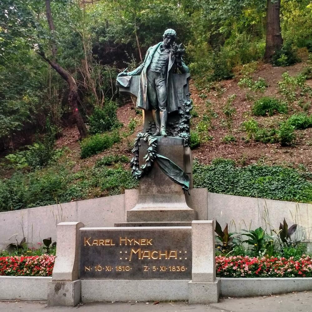 Socha Karla Hynka Mácha.