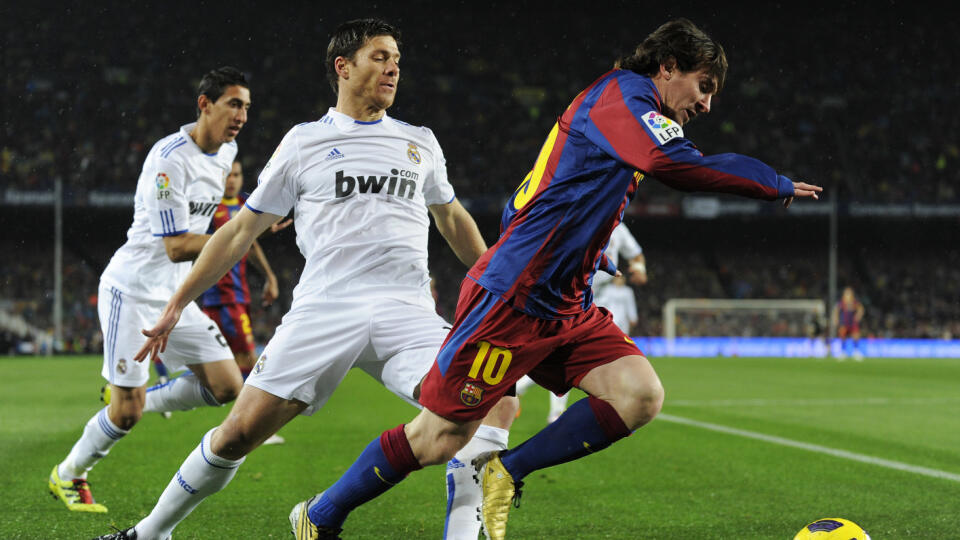 Xabi Alonso a Lionel Messi