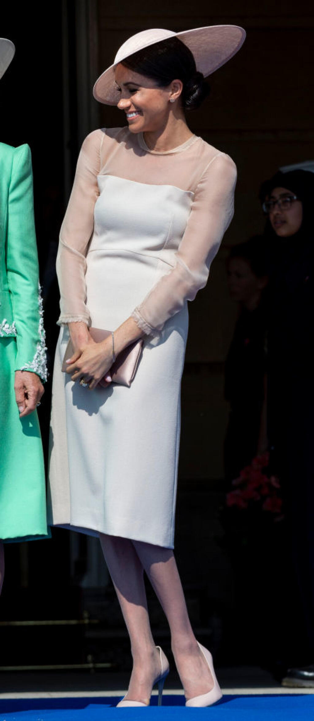 Prečo Meghan Markle nosí topánky o číslo väčšie? Chytrý stylingový trik celebrít vás dostane!