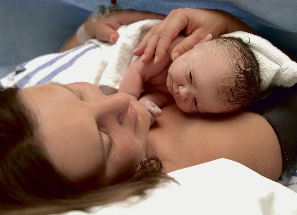 O všetky prídavky pri narodení dieťaťa je nutné požiadať na príslušnom úrade.
