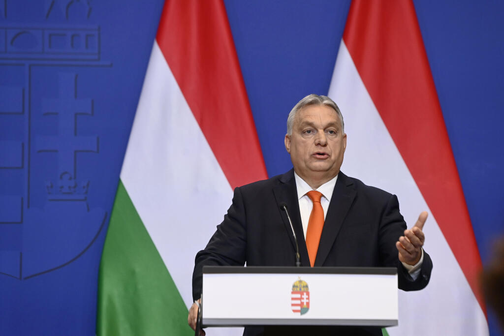 KK26 Budapešť - Maďarský premiér Viktor Orbán hovorí počas výročnej tlačovej konferencie 21. decembra 2022 v Budapešti. FOTO TASR/AP
Hungarian Prime Minister Viktor Orban speaks during a yearender international press conference in the government headquarters in Budapest, Hungary, Wednesday, Dec. 21, 2022. (Szilard Koszticsak/MTI via AP)