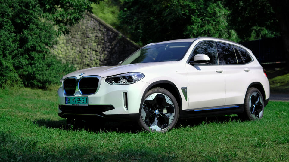 BMW iX3.