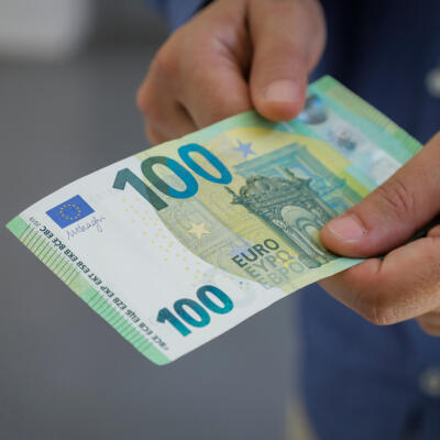 Mnohí o ňom netušia: Suma TOHTO príspevku pre seniorov sa má čoskoro zdvojnásobiť!